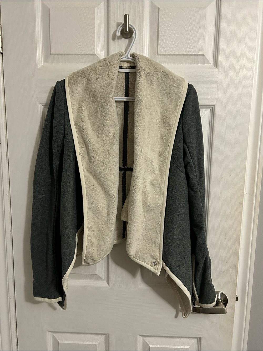 Women’s Lululemon Grey Faux Fur-Lined Wrap Jacket Size 4 – Asymmetrical Hem